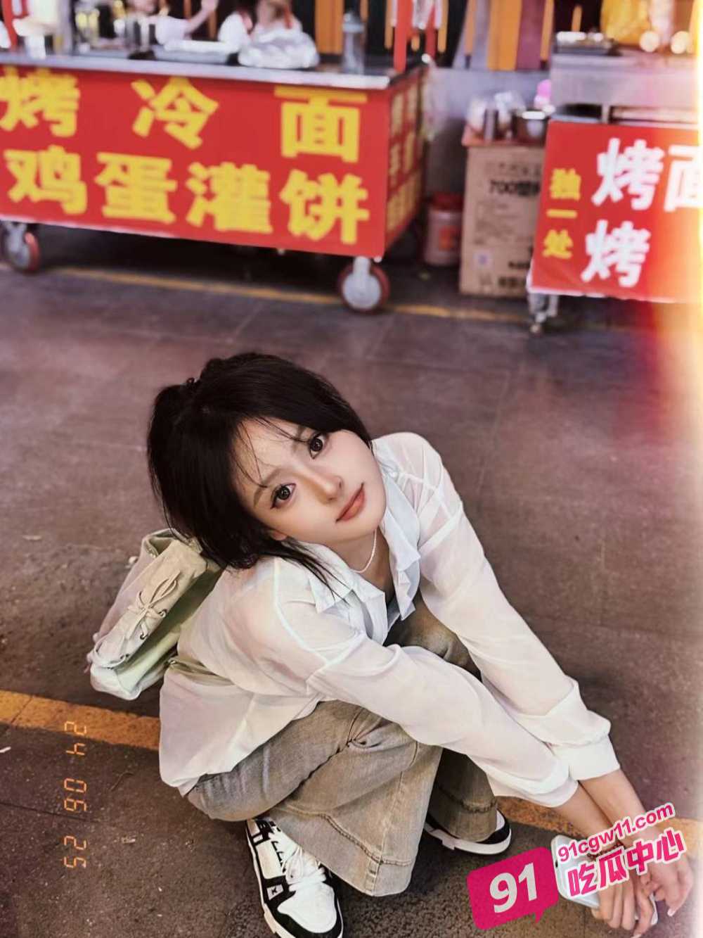 极品小萝莉喵喵 大尺度定制私拍流出 自慰抠穴搓奶发情 配图3
