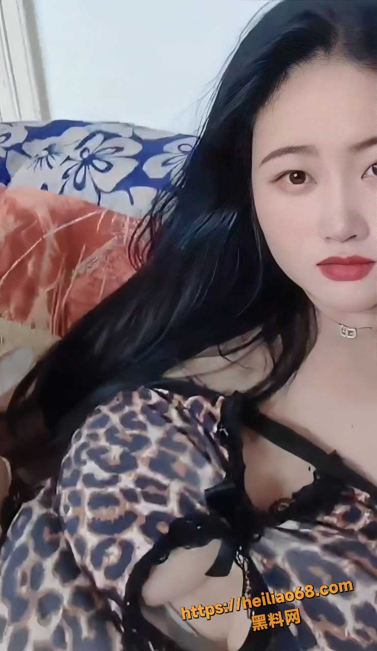巨乳淫妻 娍 原创新作 今天老公出差闲的无聊 又约了上次那个大鸡巴野男人到家来