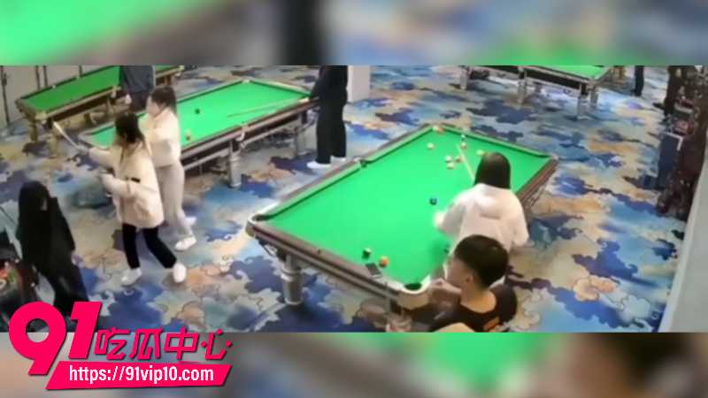 海口台球厅2V5砍人案现场监控2 海口台球厅2V5砍人案现场监控2