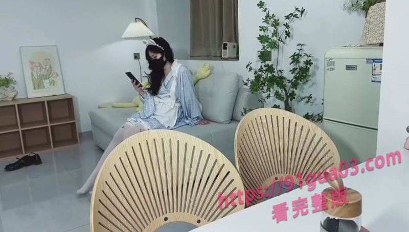 萌崽儿COS小女仆 穿制服跪舔主人的肉棒娇喘求操