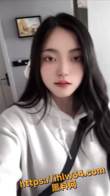 快手网红 林楠爱健身，女健身网红就是屁股大  屁股上的纹身太好认了，炮友超级爱拍这个纹身大屁股！