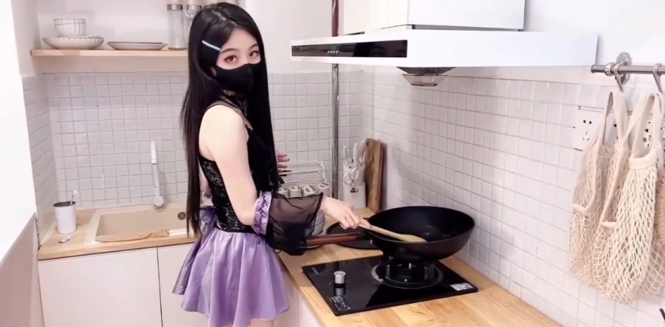 00后纯欲女仆~撅起屁股用小穴温暖爸爸的鸡巴 靓丽外表下有一颗淫荡的心