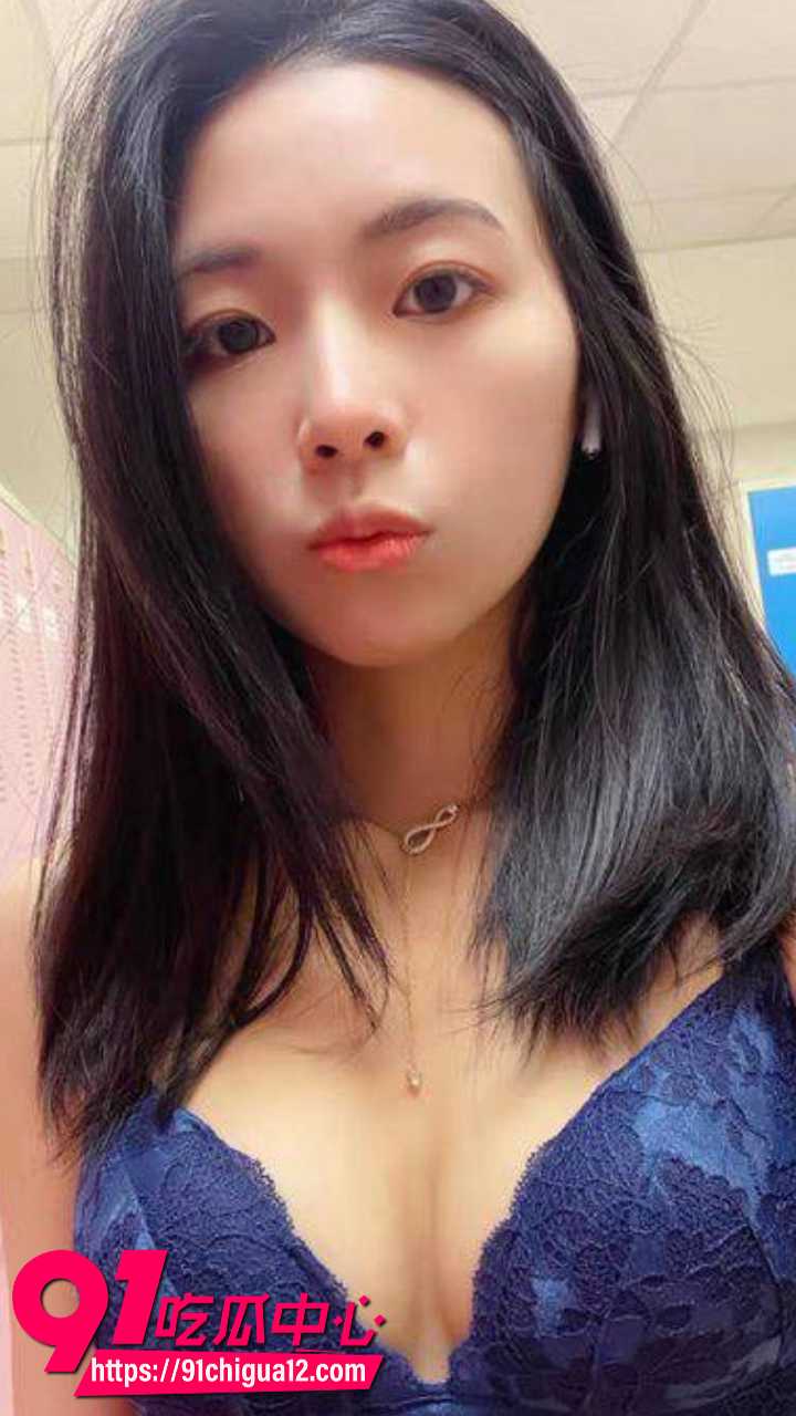超美长发小骚货黄慧芳自拍黑丝翘臀骚照3