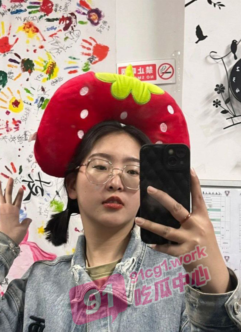 巨乳学生妹被学长疯狂揉捏！我不舍得骑的车 被人站起来蹬！