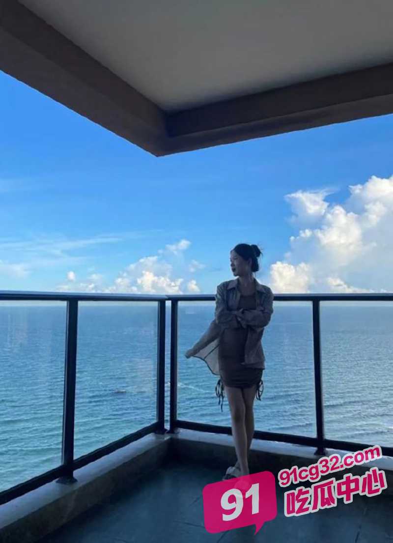 天津反差婊张玲玲 和炮友开房穿情趣学生服被扯着头发被后入!
