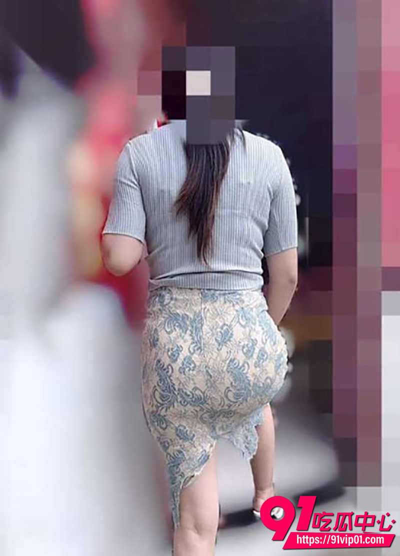 海角大神嫂子的秘密 嫂子来家里做客 让我忍不住猛插到白浆狂流!