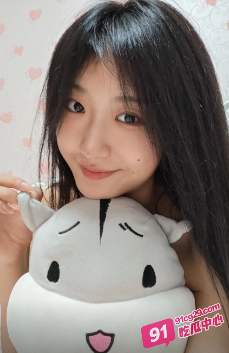 浴血奋战！大神哄骗女大学生玩3p 半路姨妈到访刺激浴血打桩！ 配图4