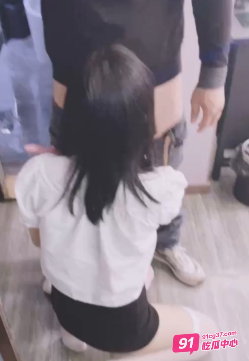 兄妹乱伦推荐～白丝妹妹湿身诱惑谁能忍得住？ 配图