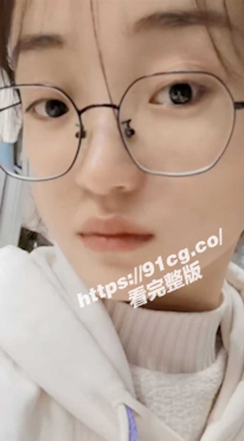 武汉女大被教授洗脑下海 眼睛婊为学分 酒店开房性爱视频流出 黑丝玉足磨小鸡