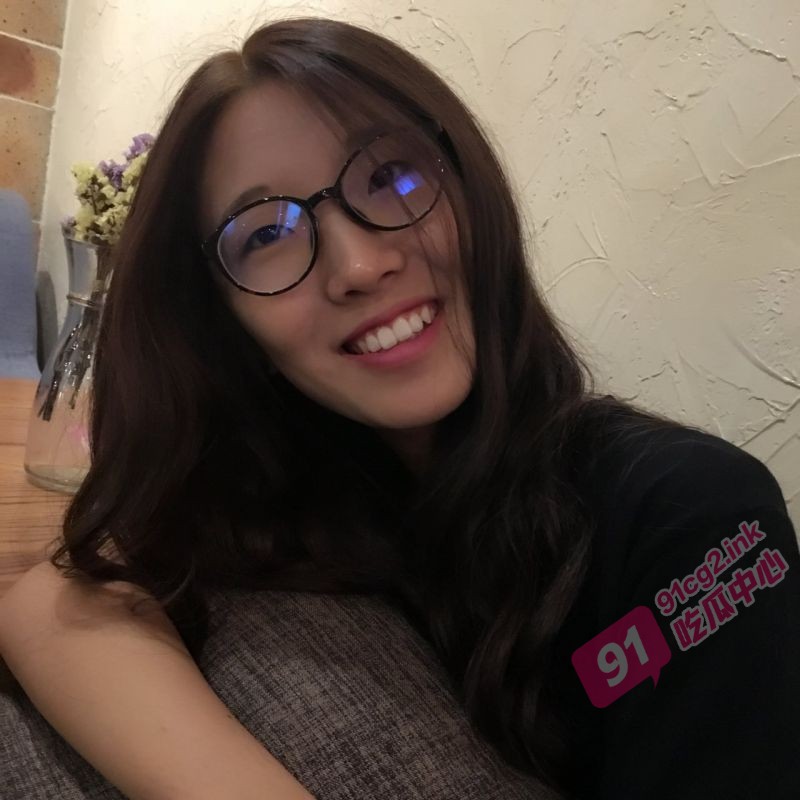 眼镜大学生美女陈茹如狼似虎～带着眼镜化身饥渴母狗 主要要求自己在上面动！