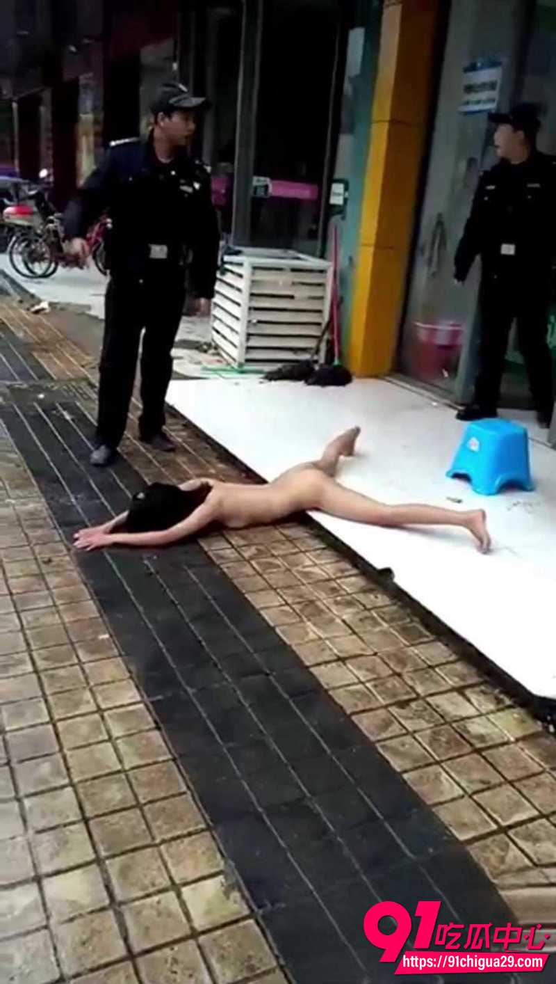 顶级露出狂户外露出 3