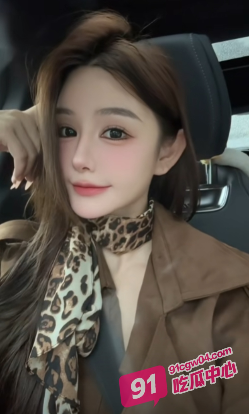 抖音网红泡芙姐姐人美足靓 却是sm调教女王 用美足在家调教男公狗 配图4