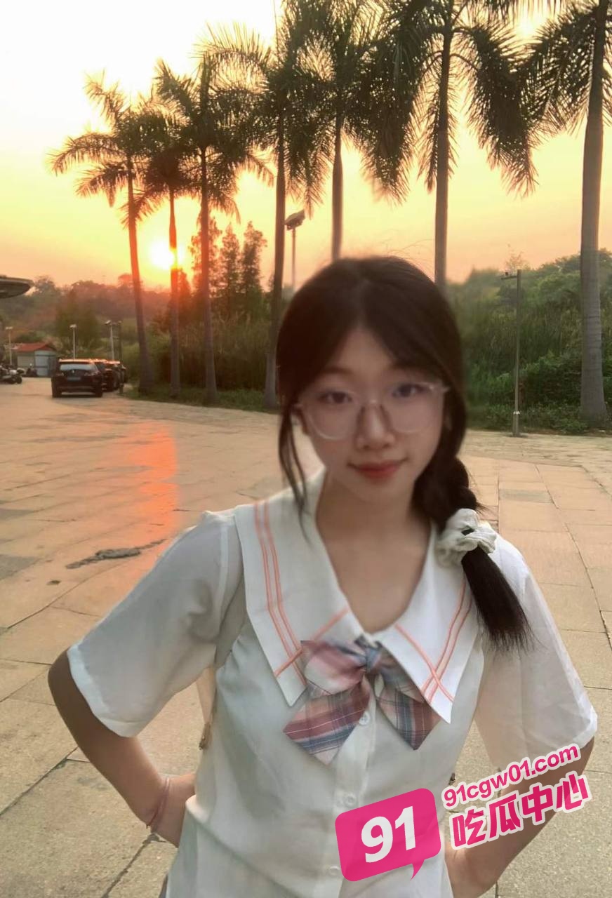 鱼哥偷拍学生妹精选！专爱黄毛辣妹大学生的鱼哥差点把嫩妹的黄体操裂！