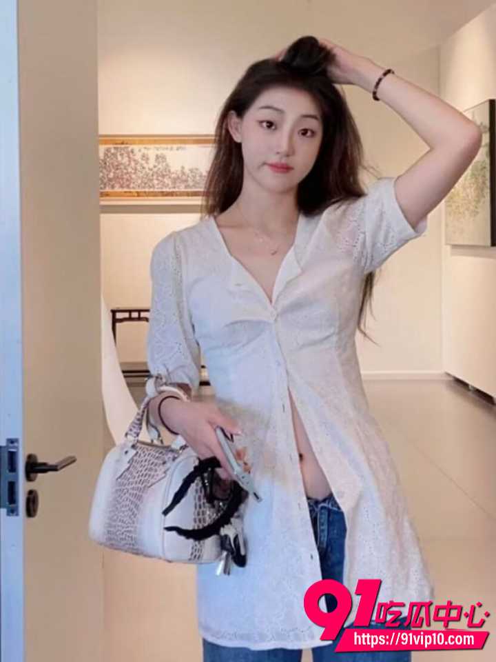美少女杨妍被金主调教曝光3 美少女杨妍被金主调教曝光3