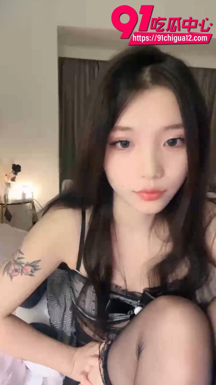 长腿黑丝开档自慰玩具猛插粉穴1 长腿黑丝开档自慰玩具猛插粉穴1
