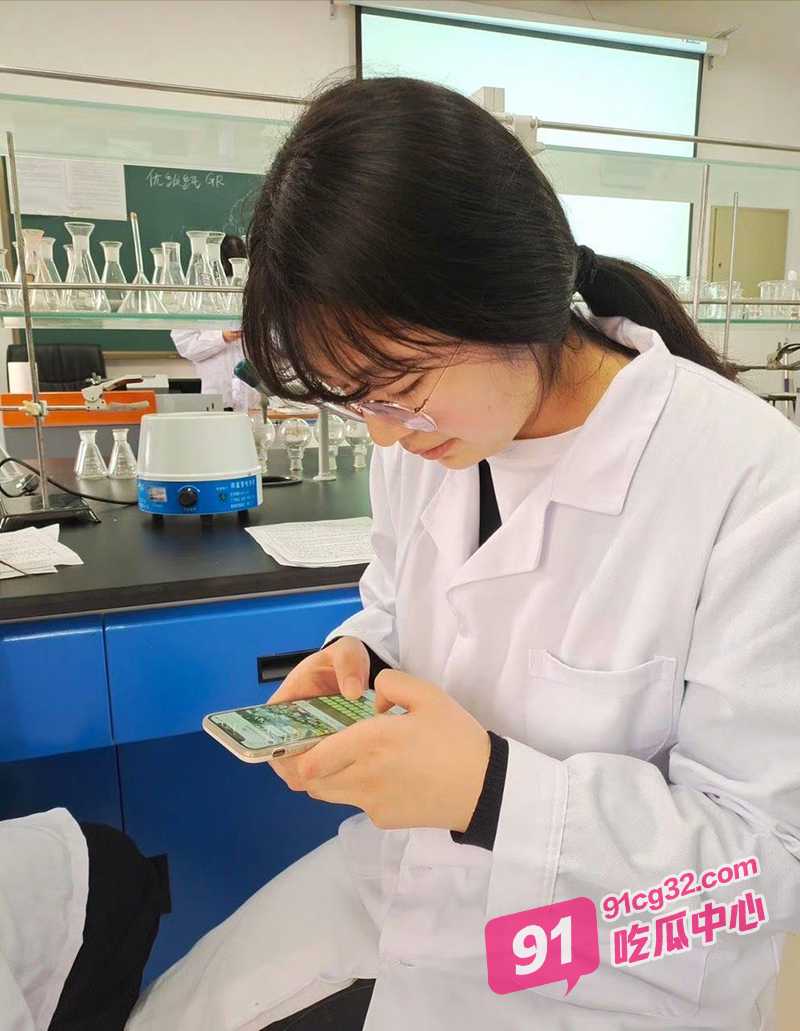 吉林工商学院王馨岚约炮遭曝光 钟爱口嗨聊骚逼逼都被操肿了！ 配图3