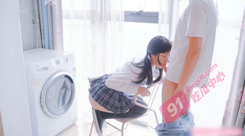 晨勃哥哥失了智～洗衣机旁强操妹妹 用身体反抗强硬的大屌！