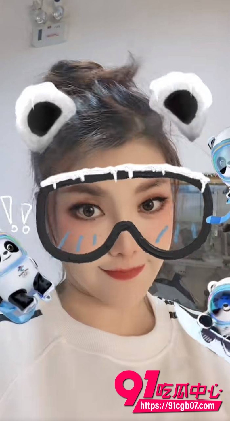 民族歌手乌兰图雅,被曝出与团队贝斯手郝梓杰的瓜27 民族歌手乌兰图雅,被曝出与团队贝斯手郝梓杰的瓜27
