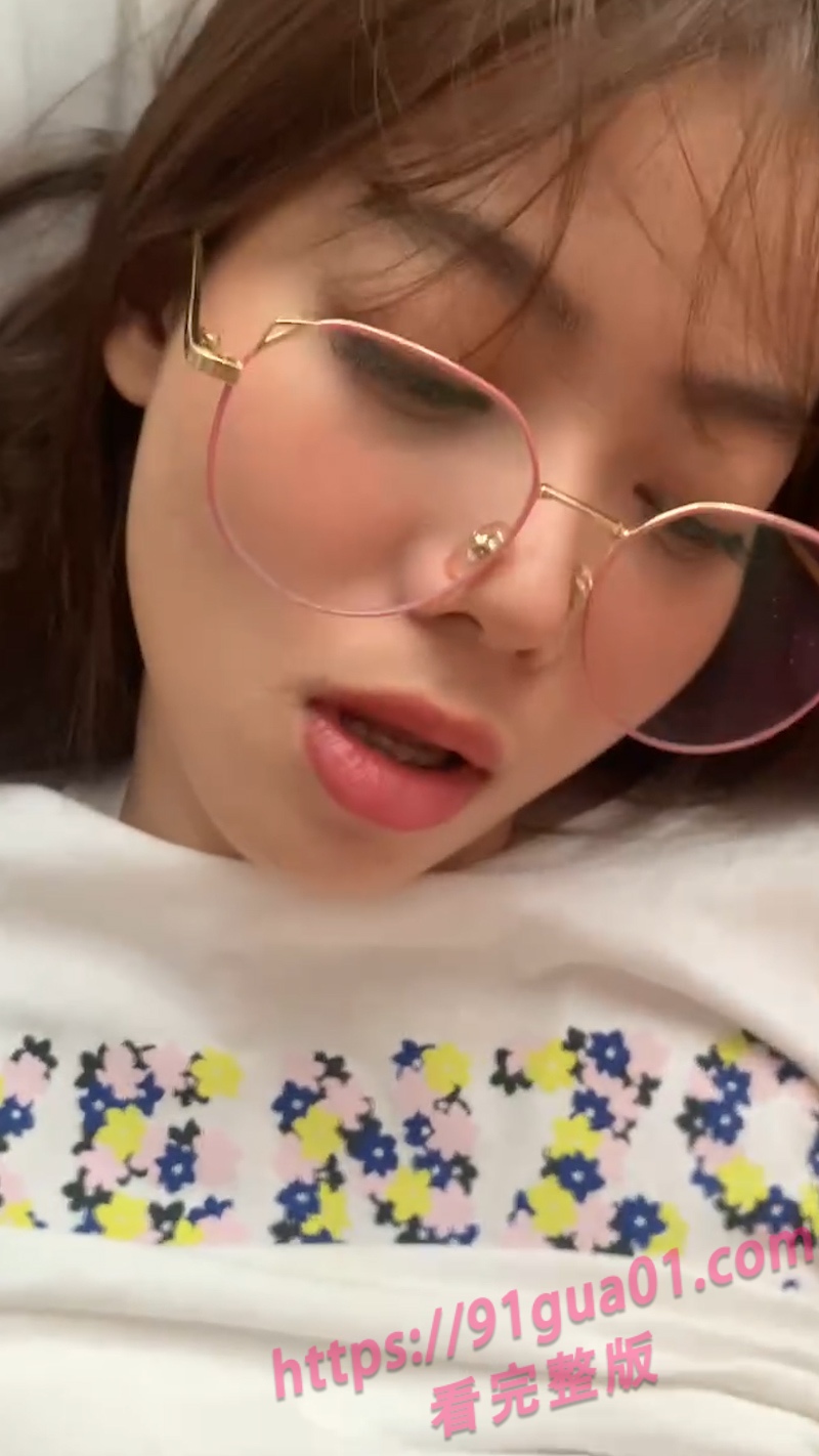 校园女神私房拍摄流出 每一帧都充满反差张力 配图3