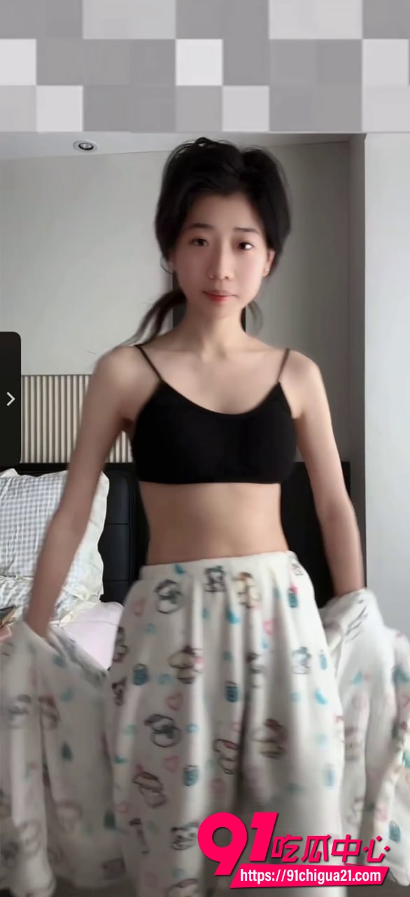 抖音网红小妍my最新自慰视频流出 高颜值清纯少女全裸自摸 粉嫩小穴手指玩到湿透
