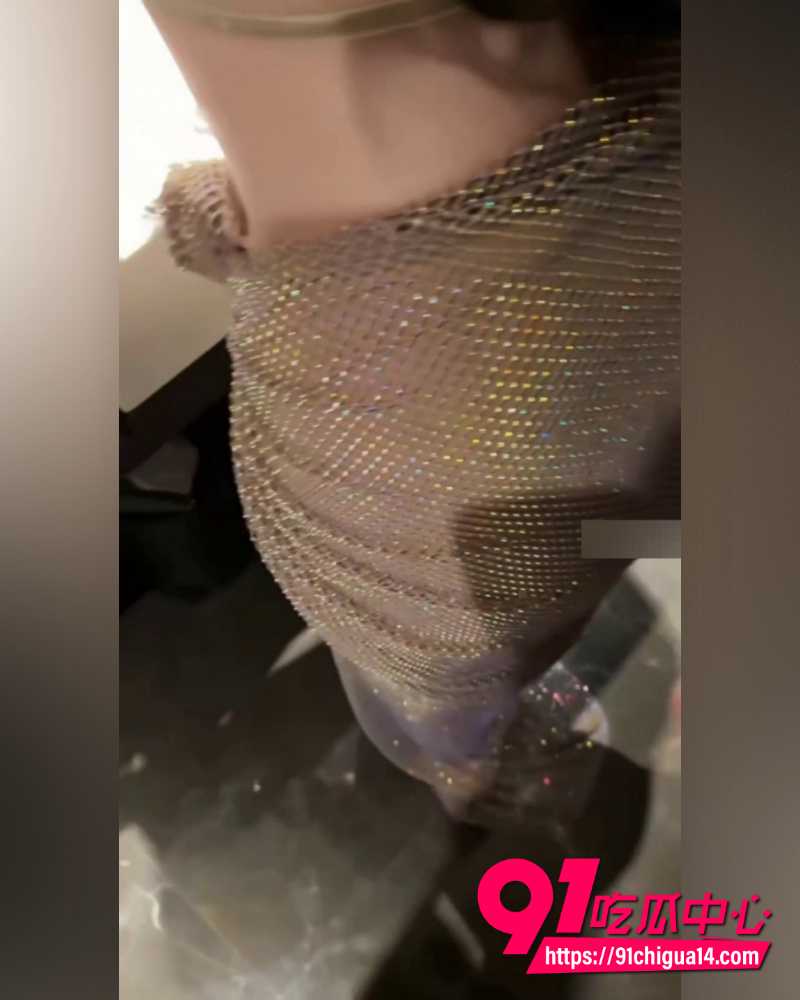 推特御姐ROSEWU 醉酒淫妻厕所干炮 翘臀后入猛烈撞击!