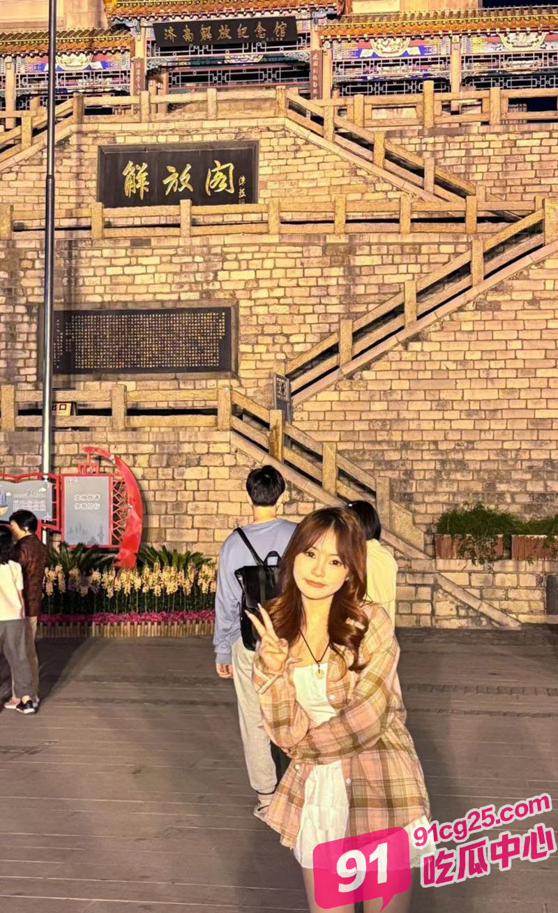 商丘学院大二学妹朱雨佳 背着男友约炮单男操逼 露脸实锤! 配图3