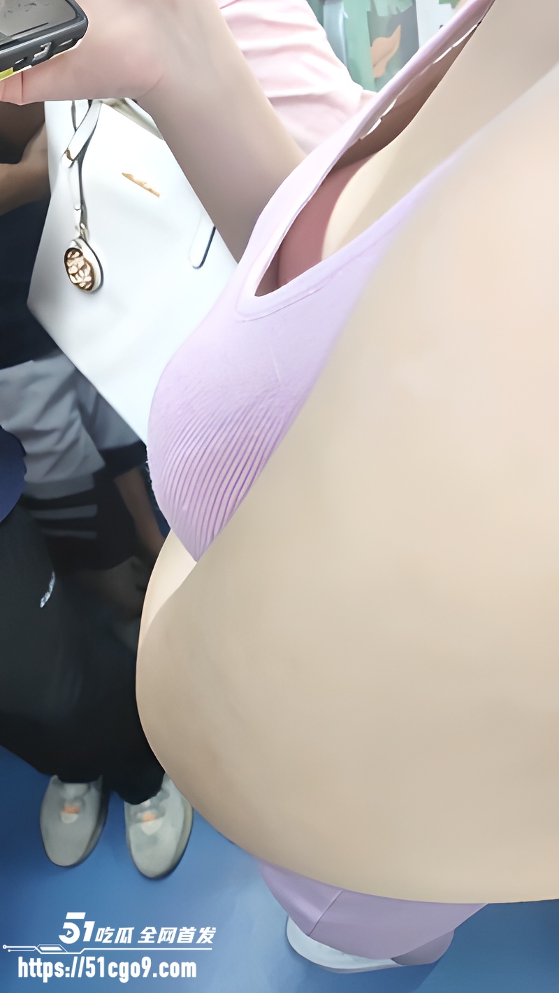 地铁高抄抓拍抄胸6