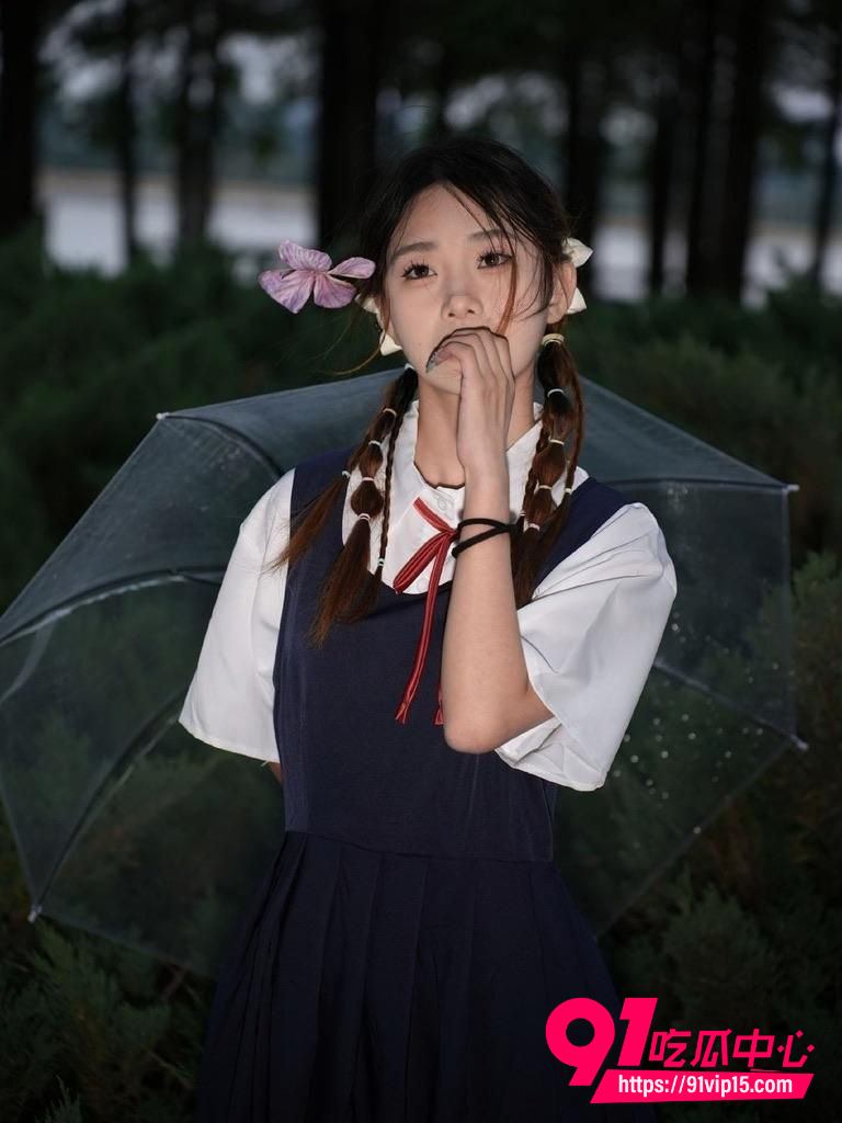 湖南理工大学纯欲嫩妹钟晓红与男友酒店性爱视频 口罩黑眼罩手铐束缚调教 床上挣扎呜呜求饶