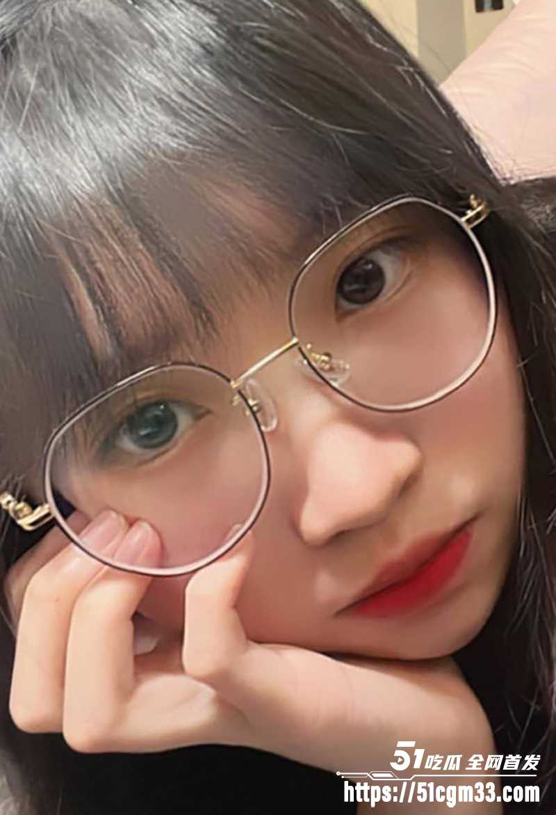 清纯可爱眼睛婊反差自慰视频曝光 1 拷贝