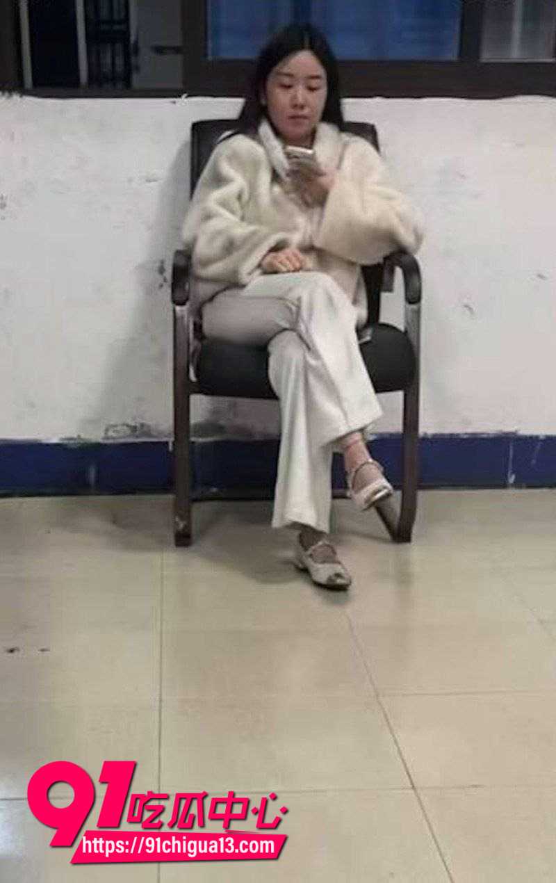 平潭原配老婆抓奸小三后当街暴打6 平潭原配老婆抓奸小三后当街暴打6