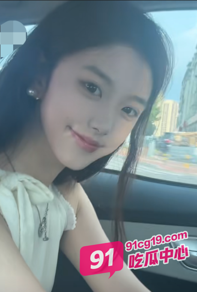 我背叛了小女友 长郡中学彭淼淼勾引我 桌下偷偷给我口交！