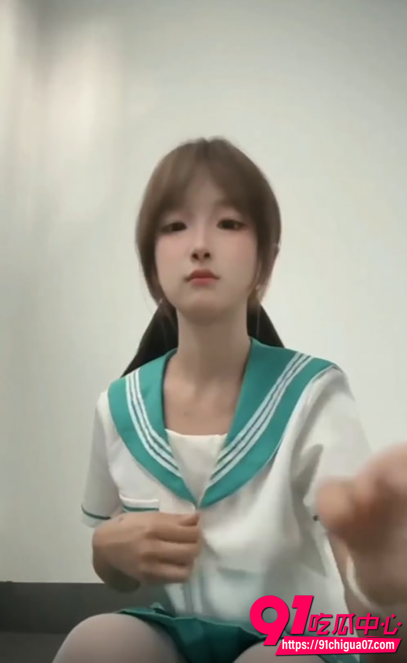 清纯萌妹浴室私密自拍 露脸玩弄前后穴 年纪轻轻却反差淫荡 手指扣菊尿尿全过程曝光!