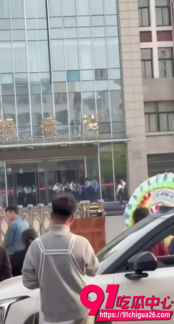 濮阳学子衣柜上吊7
