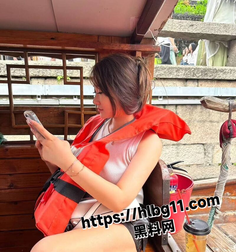 富二代fKabuto玩弄上海外围圈 约炮极品身材上海模特 调教成听话的母狗 看的直令人心疼！