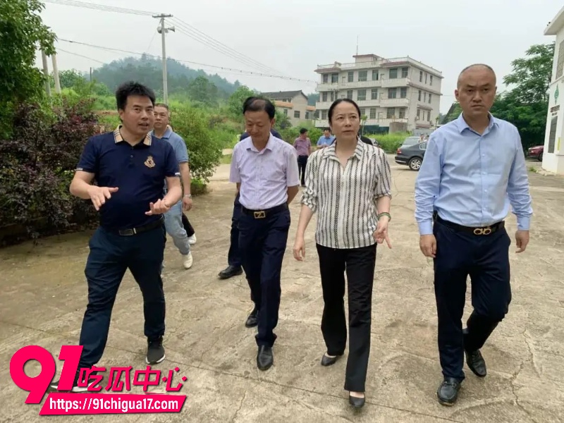 湖南省邵阳市副市长仇珂静因贪污落马曾经包养男模的黑历史曝光12