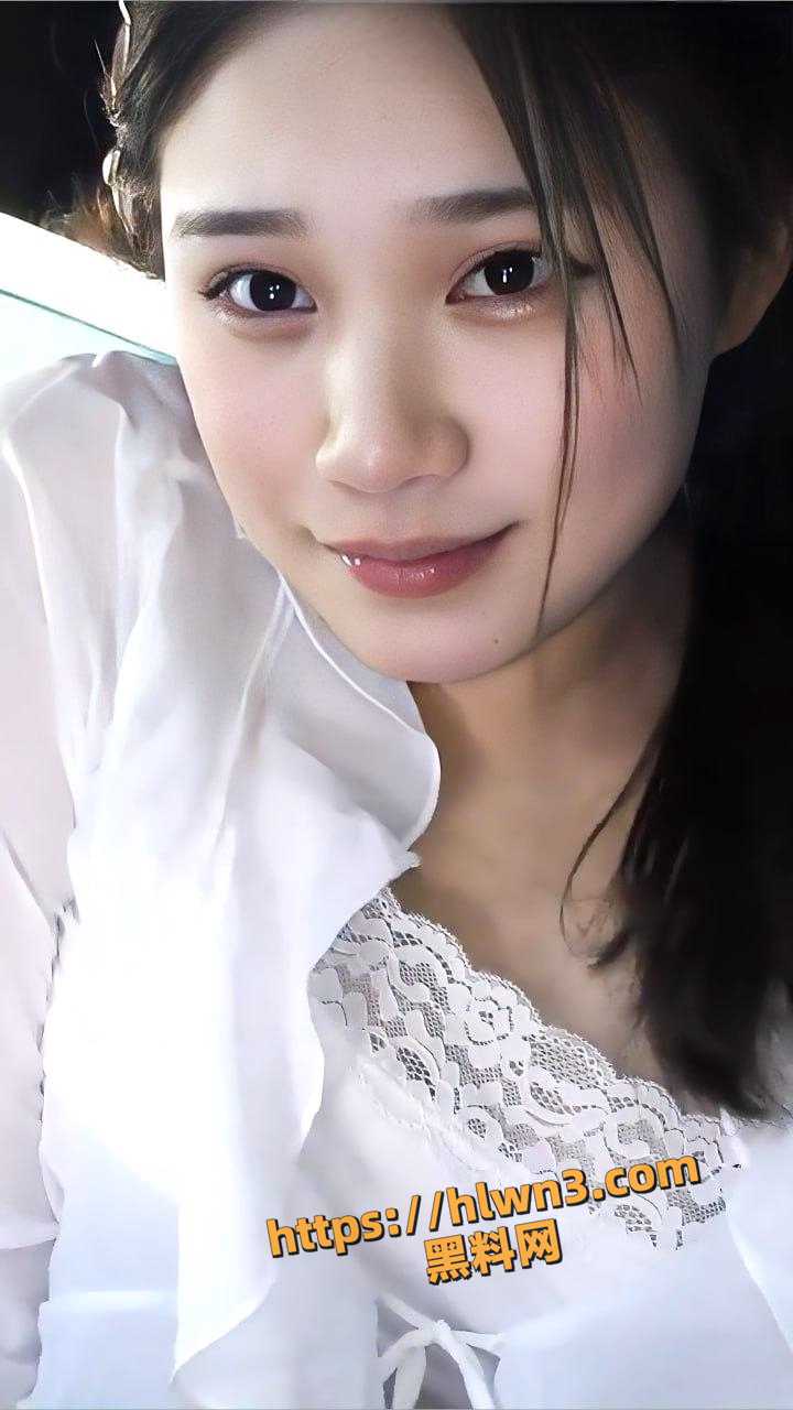十八线颜值小模特为金钱而堕落成淫荡母狗 画好精致妆容在车上给大佬深喉口爆！