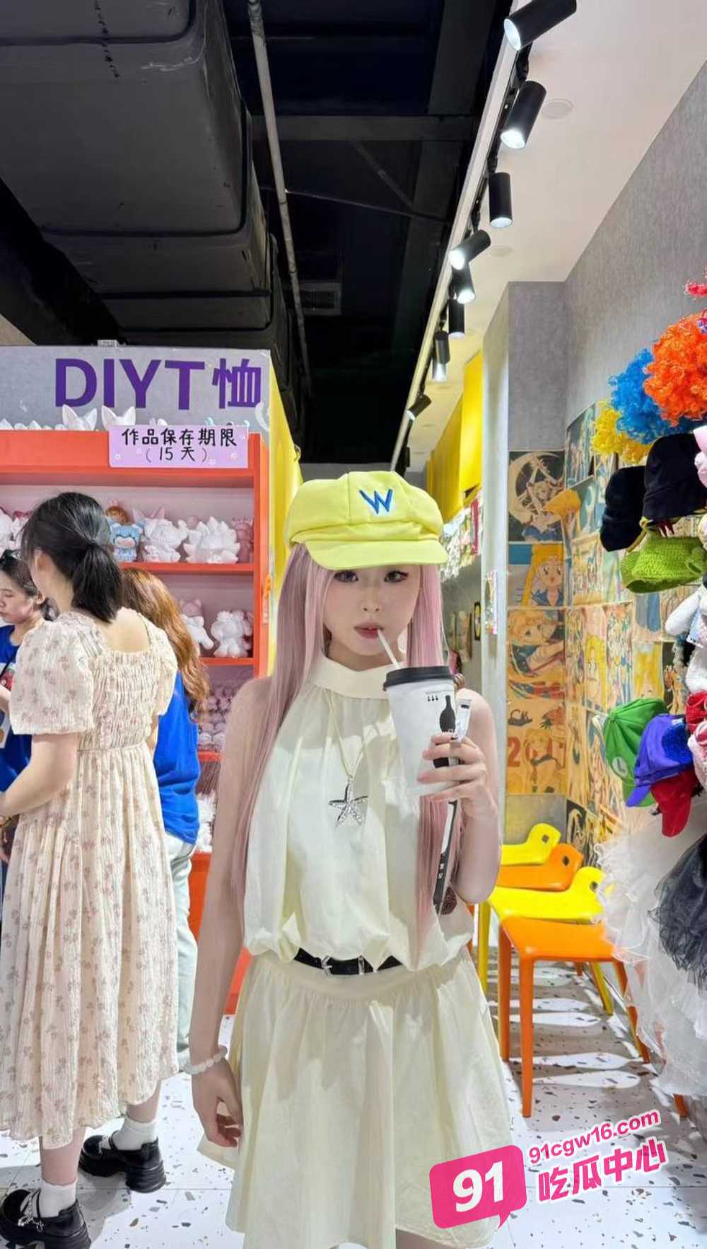 真实勾搭大二学生妹陈淑仪第一次约炮就要玩群p 开房露脸调教轮操 真是够反差的 配图3
