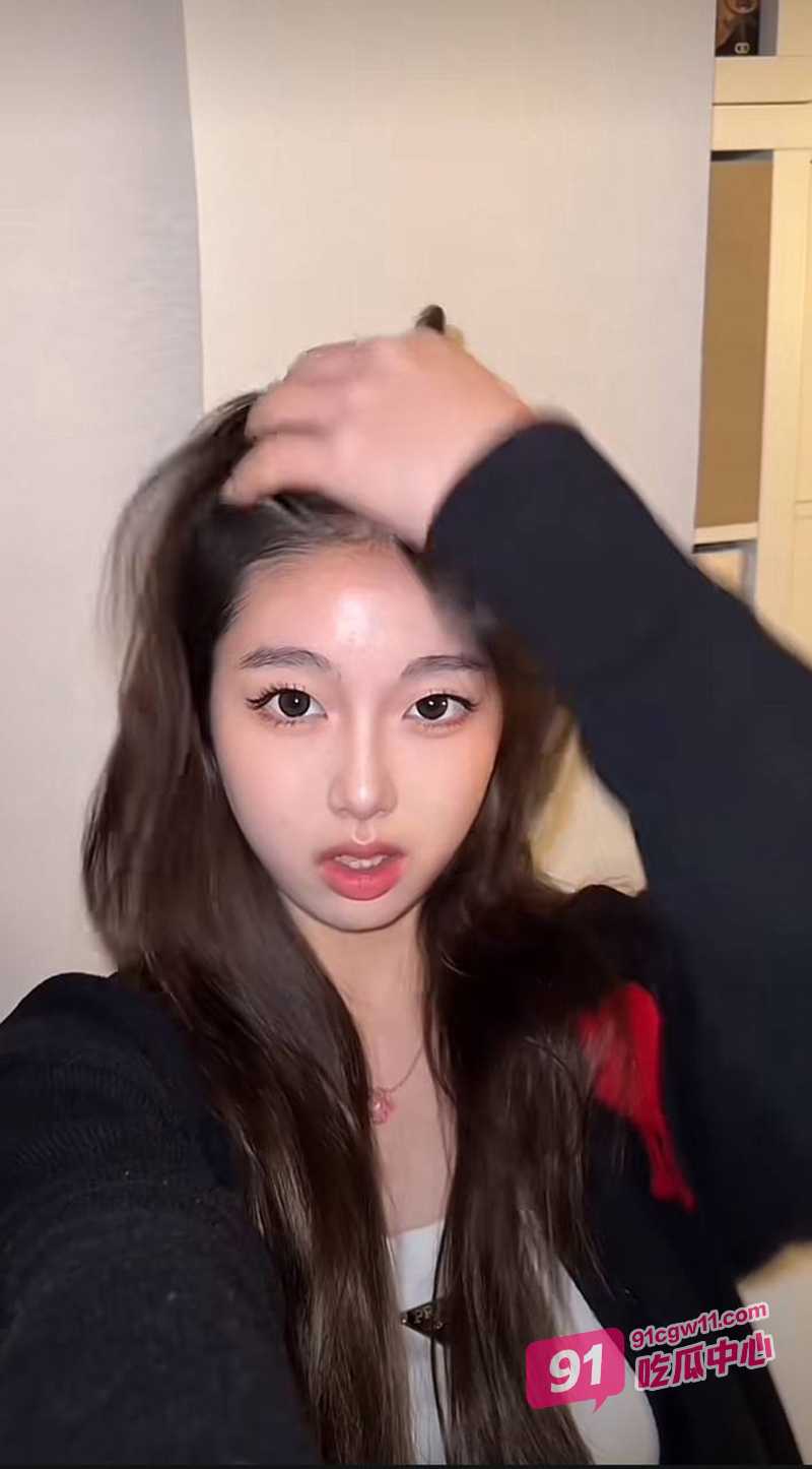 上海舞蹈生刘静雯后续～母狗本性被完全开发 黑丝白丝水晶棒重装上阵！ 配图2