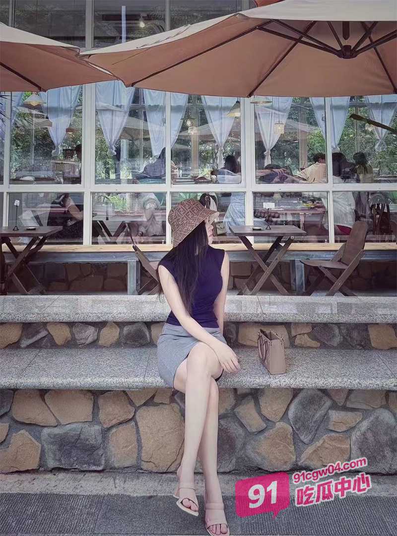 探花体验约炮外套大奶妹 身段妖娆美腿修长 近距离特写口交 惨遭翘起屁股摸逼猛操！ 配图2