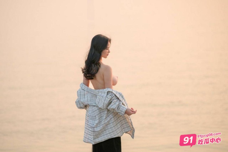 推特女神naimei0727陪睡金主视频曝光 黑丝骚穴被肏到流水不止