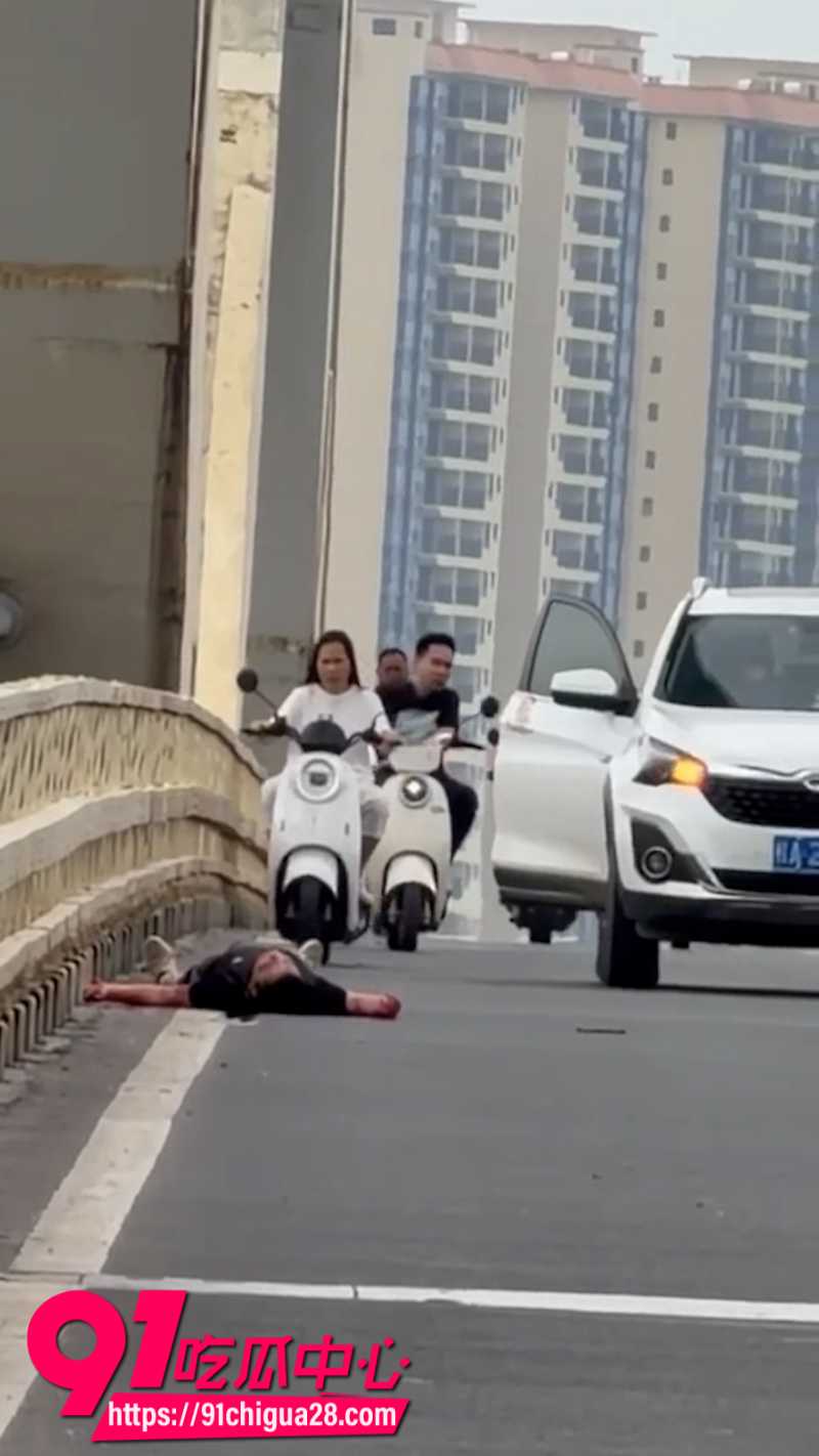 广西南宁西明桥发生砍人事件6