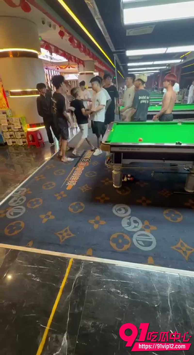 湖南永州道县台球厅打架现场 3 湖南永州道县台球厅打架现场 3