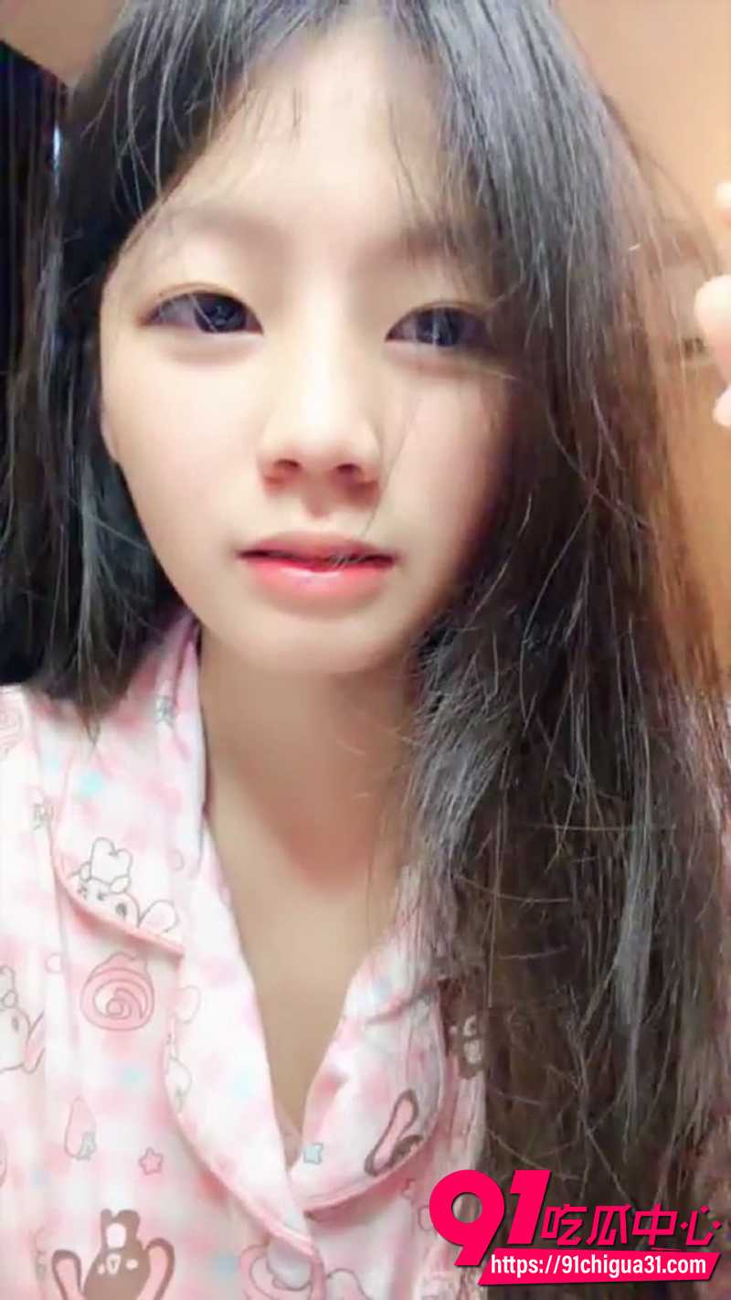 高颜值精神小妹小月月 直播啪啪福利流出 甜美脸蛋身材火辣 被操的淫叫连连!
