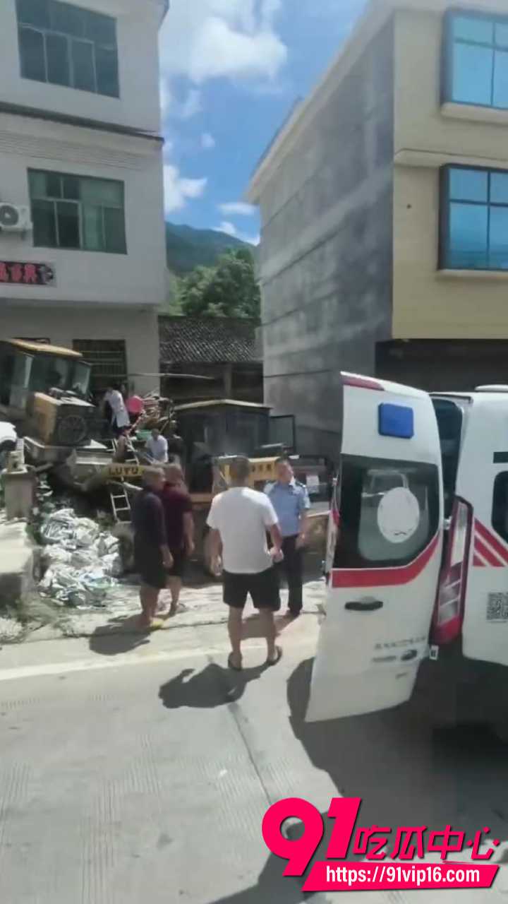 湖南邵阳市新邵县发生严重交通事故4