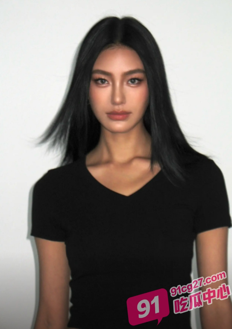 亚裔美女大战大屌黑爹 上位骑乘整根插入 被后入爆操到双腿颤抖！