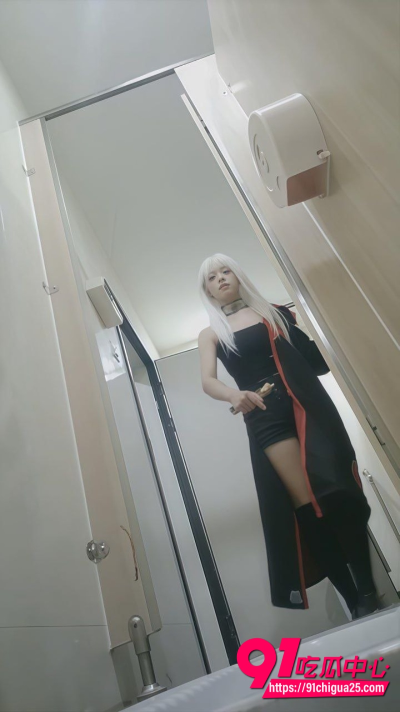 跑到女厕所偷怕火影忍者女cos10