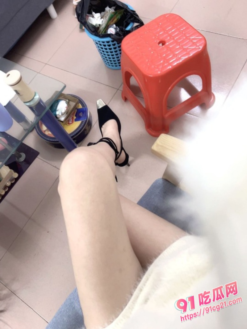 深圳龙岗人妻许昕惠 老公面前羞答答 兄弟那边骚开花!