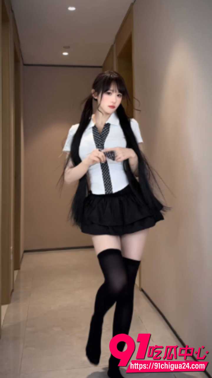 黑丝红裙兔女郎制服诱惑10 黑丝红裙兔女郎制服诱惑10