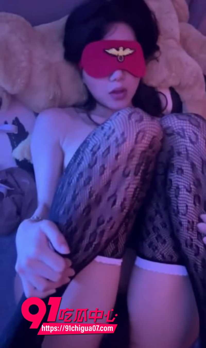 台湾混血女网黄 丝丝女神 空降内地被土豪爆操 母狗淫荡的娇躯快要被玩坏了