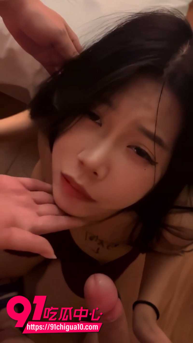 女高中生竟然是主人的性瘾母狗被拴上狗链多人群P爆操8